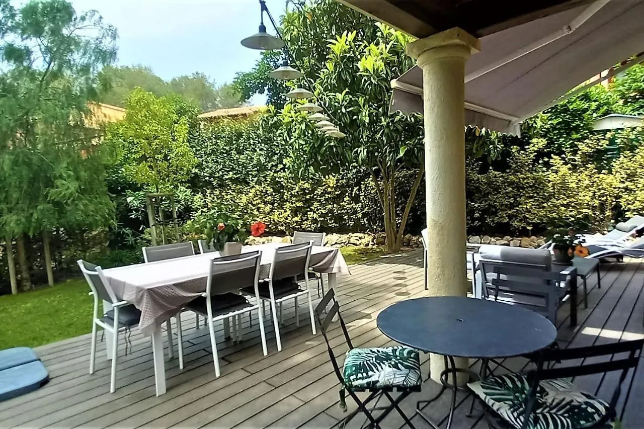 Villa Dans Un Puits De Verdure Avec Piscine Residentielle Valbonne France