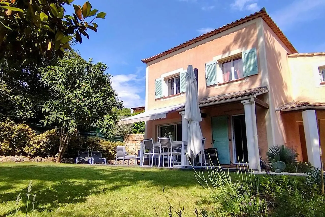 Villa Dans Un Puits De Verdure Avec Piscine Residentielle Valbonne